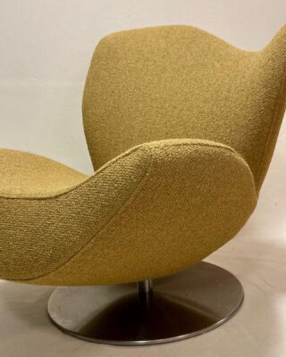 Super blij met het eindresultaat van deze twee lounge stoelen: ‘De wave’ van Espri. ✨
Gestoffeerd met De Ploeg: Monza 68.

.
.
.
.
.
.
#stoffeerderij #friesland #vintage #vintagestyle #vintagedesign #design #interior #interieur #interieurinspiratie #interiordesign #meubelstoffeerderij #meubelstoffeerder #meubels #vintagemeubels #recycle  #lounge