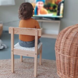 Happy monday everyone! 🤍✨ 
Laten we deze week beginnen met dit veelte schattige kinderstoeltje.

.
.
#vintage #vintagestyle #vintagedesign #design #interior #interieur #interieurinspiratie #interiordesign #meubelstoffeerderij #meubelstoffeerder #meubels #vintagemeubels #recycle #artifort #silvera #silveraofficial #lounge #kinderstoel #kinderstoeltje