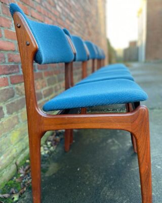 Voor: B&B Turfkade 9 in Franeker, zij openen hun prachtige B&B per 2022. Bedankt dat ik jullie 6 prachtige Deense eetkamerstoelen mocht stofferen met Kvadrat Coda 2.

.
.
#vintage #vintagestyle #vintagedesign #design #interior #interieur #interieurinspiratie #interiordesign #meubelstoffeerderij #meubelstoffeerder #meubels #vintagemeubels #recycle #kvadrat #lounge