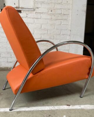 Fijne koningsdag iedereen 🧡

Deze Gelderland 5770 (in opdracht) opnieuw gestoffeerd met oranje leer, van Van Leeuwen leder. 

Ontzettend blij met het eindresultaat ✨

.
.
.
.
.
#vintage #vintagestyle #vintagedesign #design #interior #interieur #interieurinspiratie #interiordesign #meubelstoffeerderij #meubelstoffeerder #meubels #vintagemeubels #recycle #lounge #vanleeuwenleder #gelderland5770 #gelderlanddesign #dutchdesign