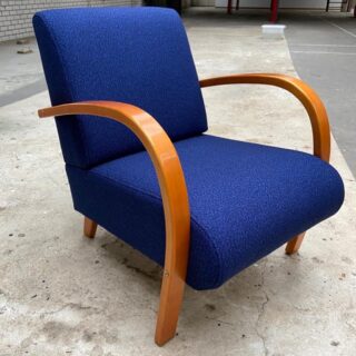 VINTAGE FAUTEUIL 💙
Opnieuw gestoffeerd met TWINWOOL van “De Ploeg “

Wist je dat TWINWOOL:
- gemaakt is met oceaan plastic
- met een innovatief reclyclingprocede wordt verwerkt tot Bionic garen
- samengesteld is met een hoogwaardige wol zodat deze een unieke twijn en tweekleurig effect krijgt

.
.
.
.
.
#vintage #vintagestyle #vintagedesign #design #interior #interieur #interieurinspiratie #interiordesign #meubelstoffeerderij #meubelstoffeerder #meubels #vintagemeubels #recycle #lounge #deploeg #deploegstoffen #fauteuil #twinwool